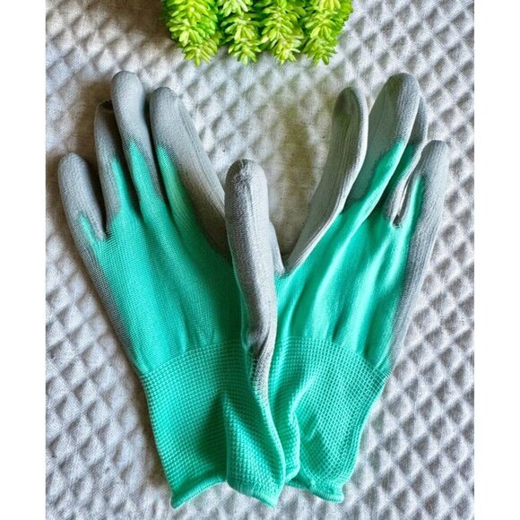 New Spring Gardening Gift Set w/ Metal Hand Rake, Seed Envelopes, Green Gloves - Picture 6 of 7